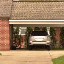 Garagem: como eliminar o cheiro de gasolina e proteger sua casa dos riscos - bgwalker de Getty Images Signature