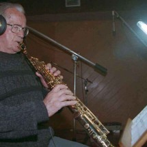 Mestre Belini em ação em 2004. Filme sobre o compositor, dirigido por Bellini Andrade, será exibido hoje no Cine Santa Tereza, em BH -  (crédito: Maria Tereza Correia/EM/D.A Press/28/7/2004)