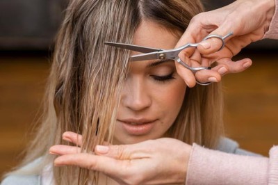 Usar óleo capilar e máscaras de tratamento semanalmente, para manter os fios saudáveis e brilhantes -  (crédito: Divulgação)