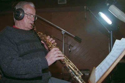 Mestre Belini em ação em 2004. Filme sobre o compositor, dirigido por Bellini Andrade, será exibido hoje no Cine Santa Tereza, em BH -  (crédito: Maria Tereza Correia/EM/D.A Press/28/7/2004)