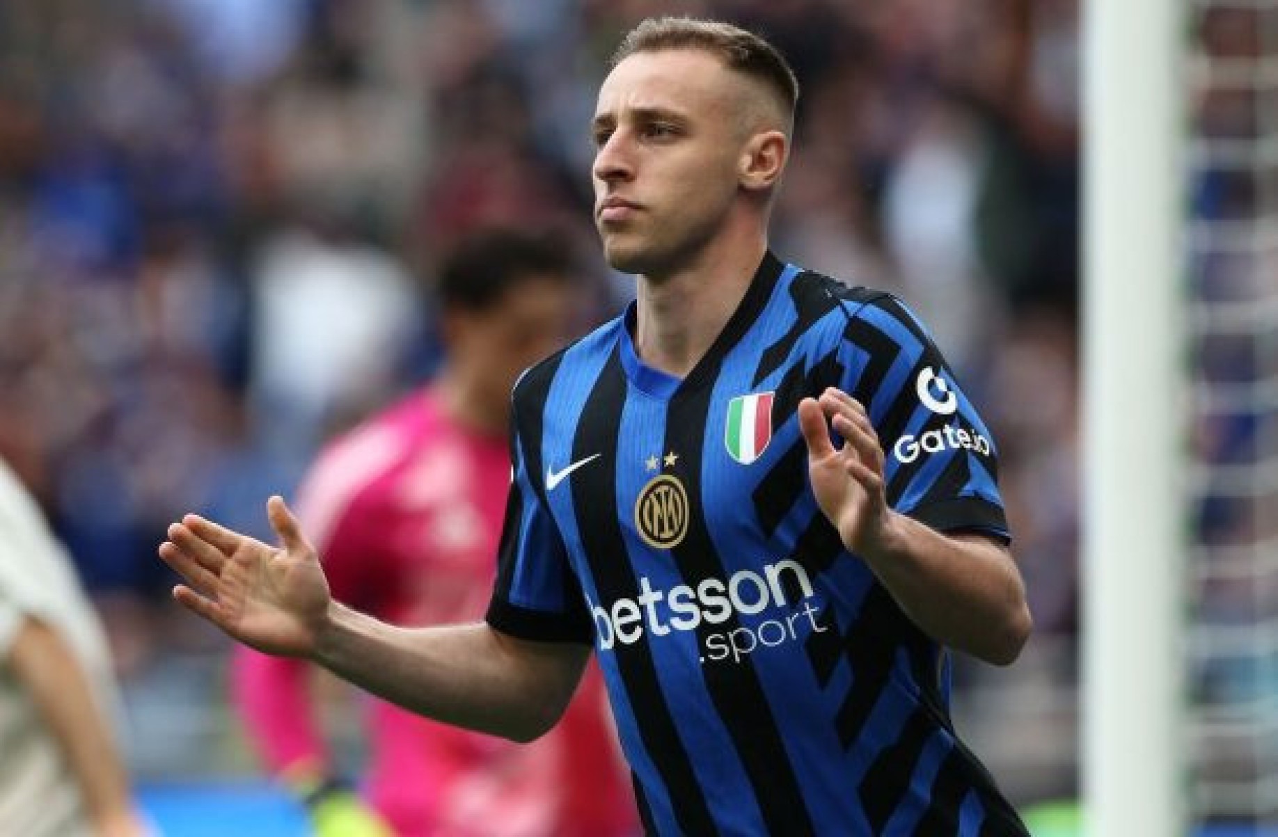 Manchester United entra na briga por jogador da Inter de Milão