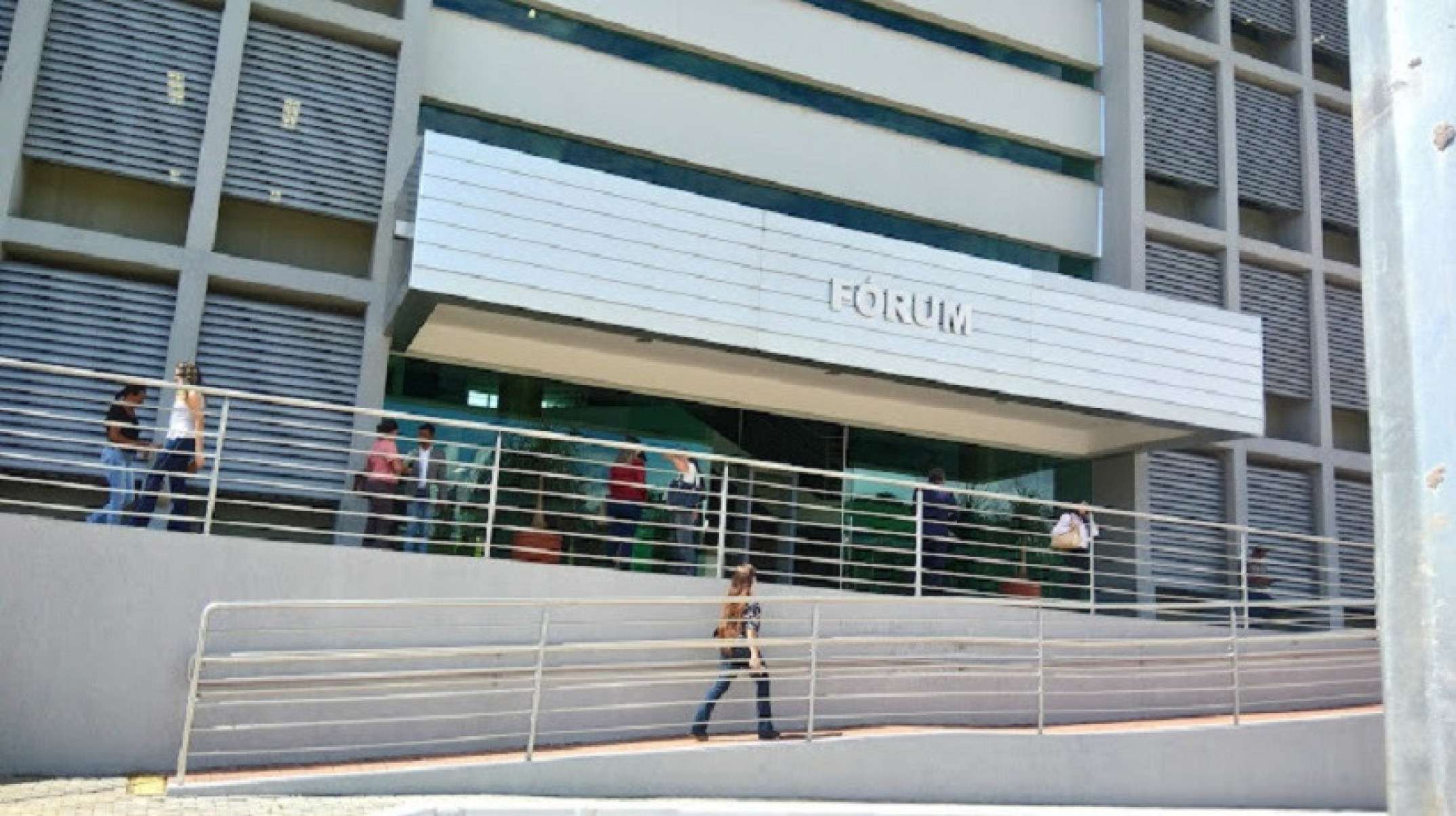 Homem que atropelou e atirou em irmão é pena 14 anos de prisão -  (crédito: ReproduÃ§Ã£o/Google Street Vier)