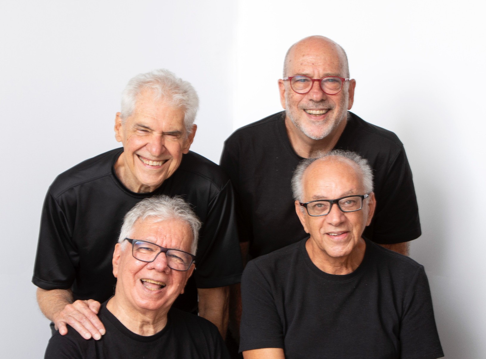 Miltinho, Paulo Pauleira (no alto), Aquiles e Dalmo Medeiros formam o MPB4