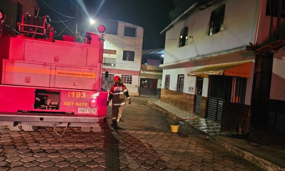 Homem jogou gasolina e ateou fogo na companheira durante discussão -  (crédito: PMMG/Divulgação)