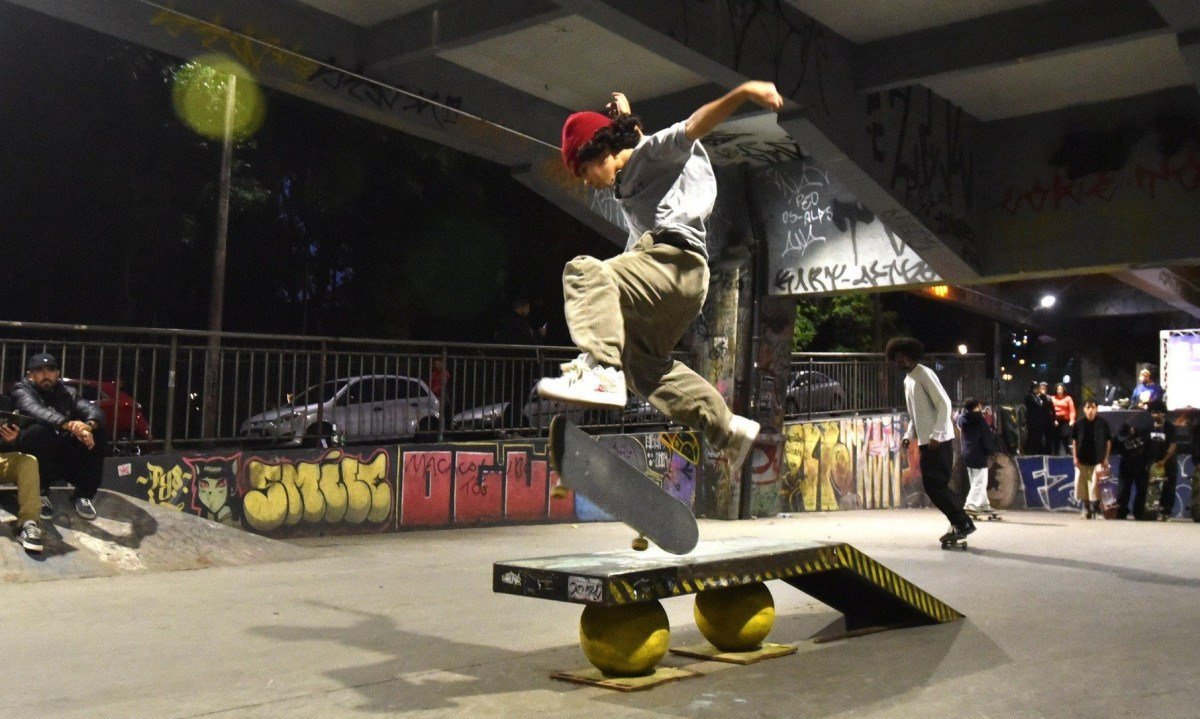 Competição de manobras de skate aconteceu embaixo do Viaduto Santa Tereza-Ramon Lisboa/EM/D.A Press