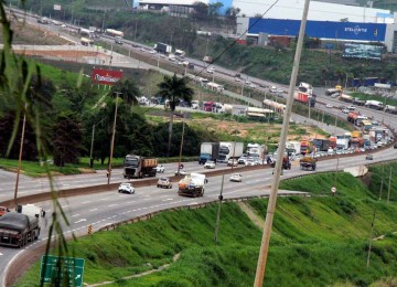 A BR-381, saída para São Paulo, na altura de Betim: apesar de duplicado, percurso é o que tem mais acidentes na parte mineira da estrada
 -  (crédito: Jair Amaral/EM/D.A Press)