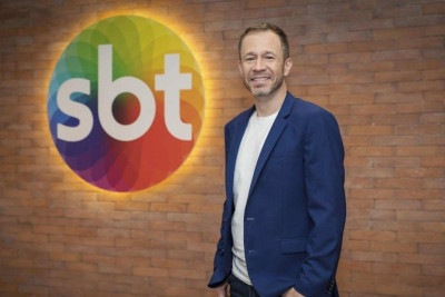 Tiago Leifert estará à frente no SBT do reality musical que apresentou na Globo. Data de estreia do programa na nova emissora não foi anunciada -  (crédito: SBT/divulgação)