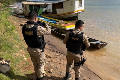 Polícia Militar registrou boletim de ocorrência do naufrágio de barco em São Francisco -  (crédito: Portal São Francisco/Divulgação)