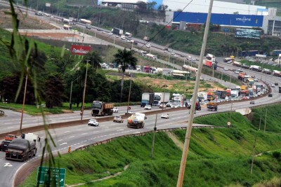 A BR-381, saída para São Paulo, na altura de Betim: apesar de duplicado, percurso é o que tem mais acidentes na parte mineira da estrada
 -  (crédito: Jair Amaral/EM/D.A Press)