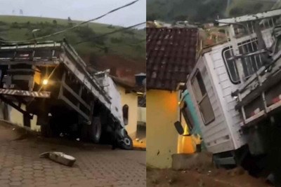 Caminhão perdeu os freios e ficou suspenso em um barranco entre a rua e uma residência -  (crédito: PMMG/Divulgação)