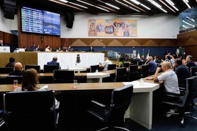 Medidas de baixo custo e com apelo local são usadas por vereadores para manter apoio das suas bases eleitorais
 -  (crédito: Tatiana Francisca/CMBH – 13/12/2004)