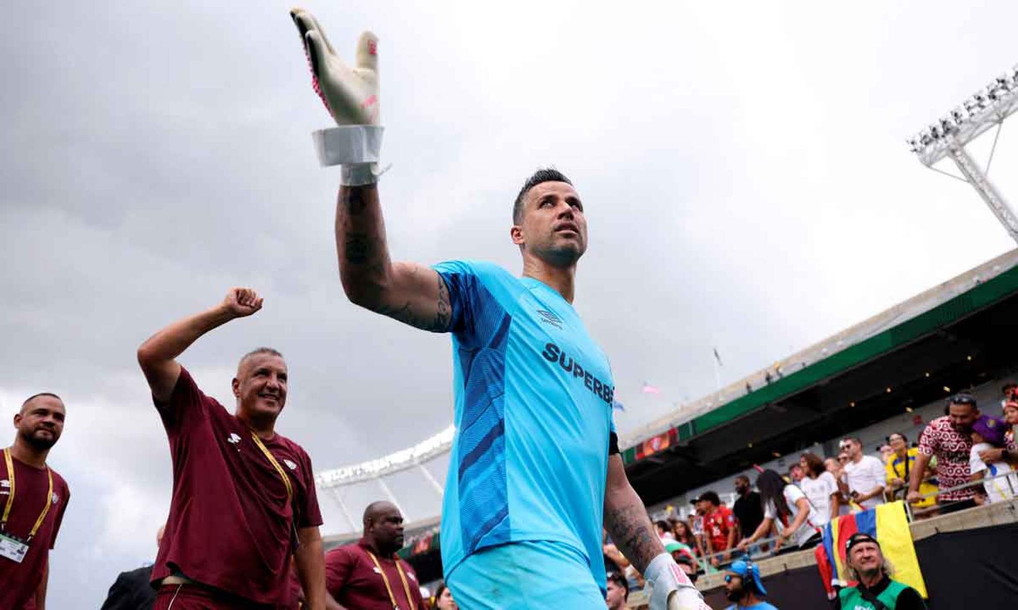 Fábio, goleiro do Fluminense, após a vitória sobre o Al-Hilal, que garantiu a vaga na semifinal da Copa de Clubes - (crédito: Megan Briggs/Getty Images via AFP) Fábio, goleiro do Fluminense, após a vitória sobre o Al-Hilal, que garantiu a vaga na semifinal da Copa de Clubes - (crédito: Megan Briggs/Getty Images via AFP)
