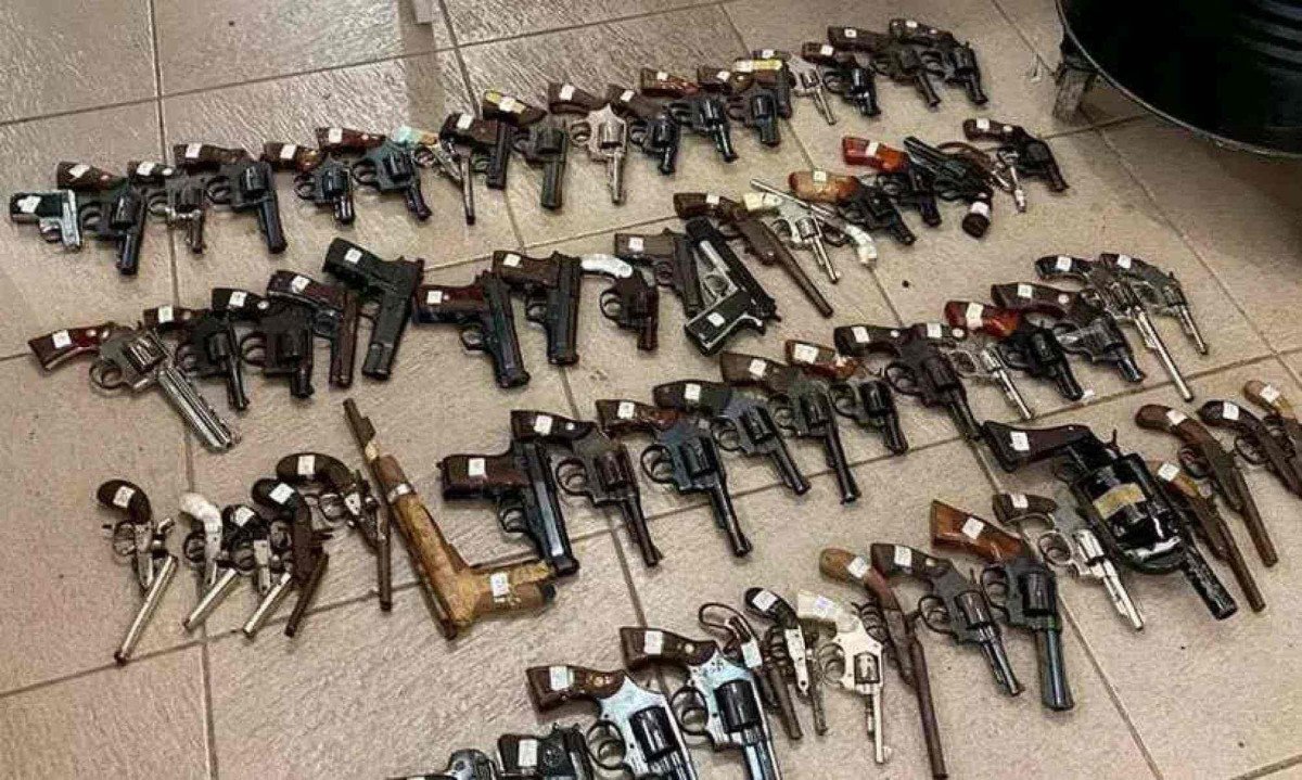 Armas apreendidas pela Polícia Civil em Minas, em 2020; imagem meramente ilustrativa -  (crédito: Divulgação/ Polícia Civil)