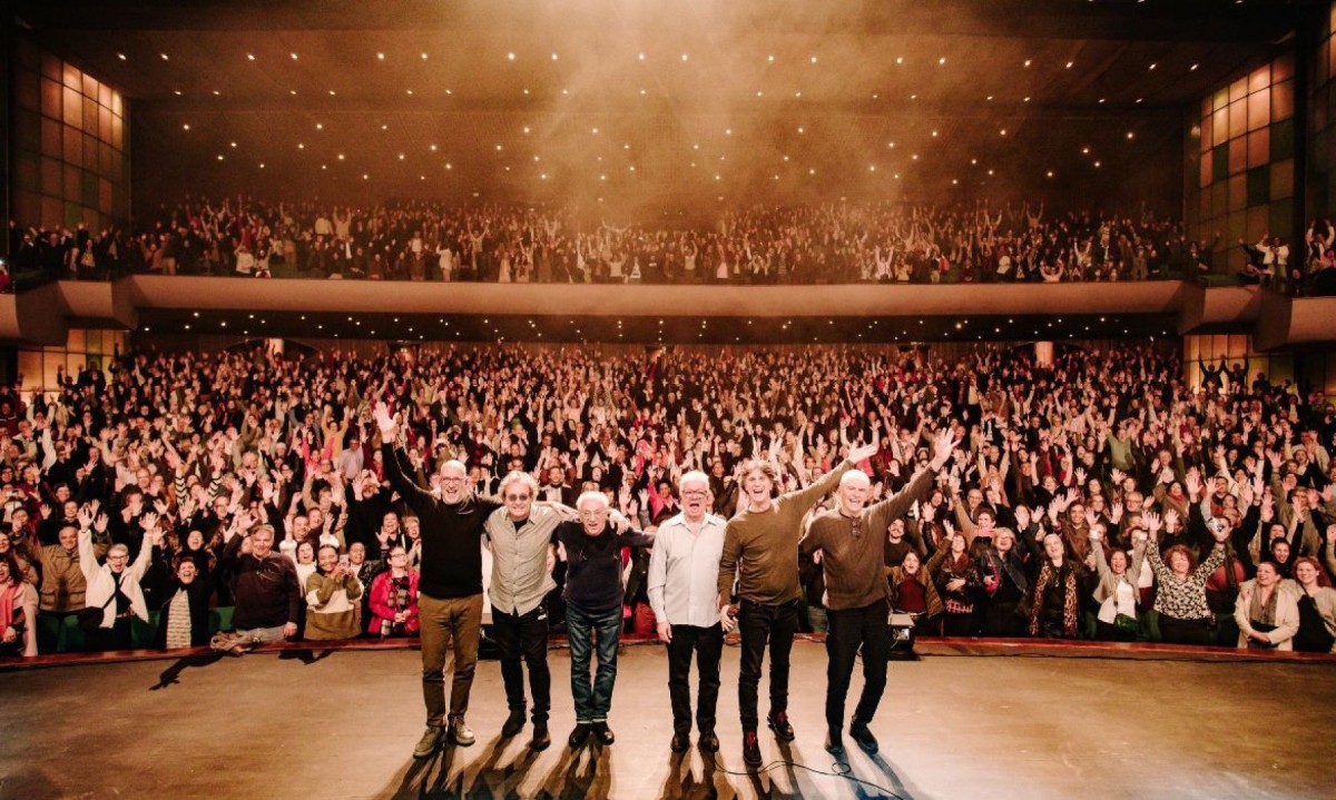 Fãs lotaram o Grande Teatro do Palácio das Artes para quase duas horas de apresentação dos irmãos gaúchos e o quarteto - (crédito: Guilherme Leite Fotografia/Divulgação) Fãs lotaram o Grande Teatro do Palácio das Artes para quase duas horas de apresentação dos irmãos gaúchos e o quarteto - (crédito: Guilherme Leite Fotografia/Divulgação)