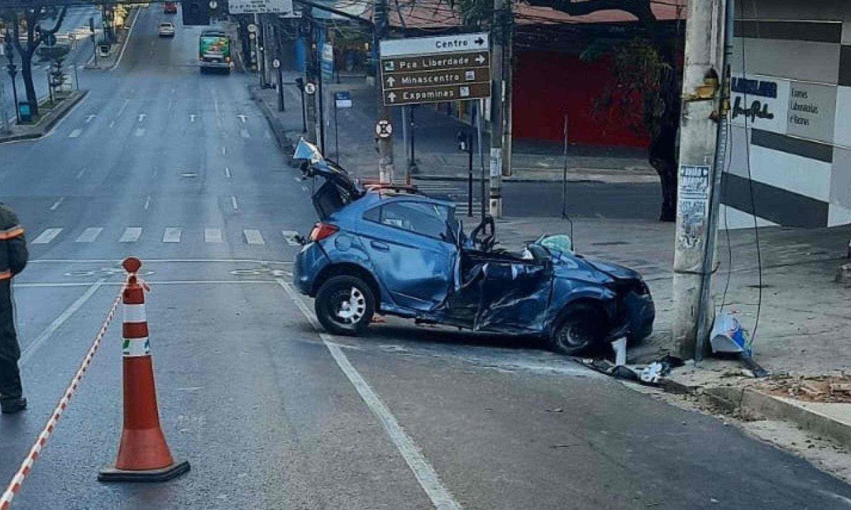 Carro estava com a documentação irregular e foi removido -  (crédito: PMMG/Divulgação)