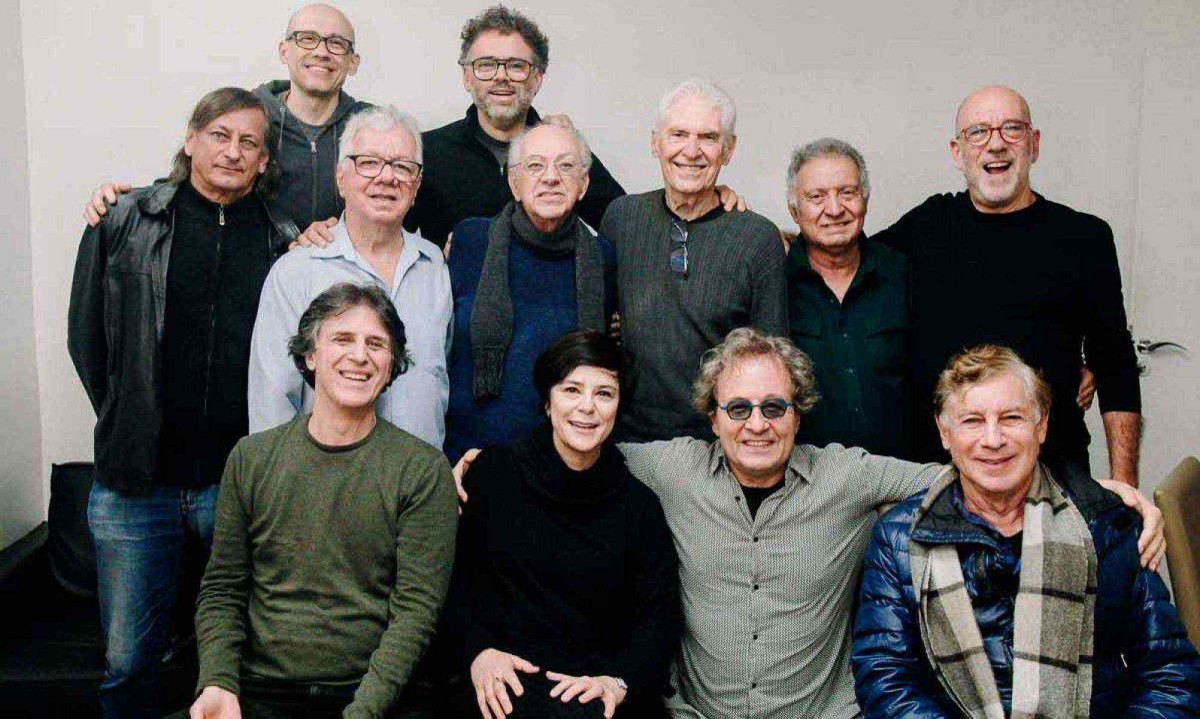 John Ulhoa, Henrique Portugal, Cláudio, Aquiles, Dalmo, Miltinho, Sirlan, Paulo, Kledir, Fernanda Takai, Kleiton e Flávio Venturini no camarim do Palácio das Artes