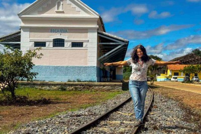 A cantora, compositora, atriz e produtora Regina Souza é a idealizadora e curadora do Centro de Memória Casa Figueiredo Souza, em Bocaiúva
 -  (crédito: Anna Veloso/Divulgação)