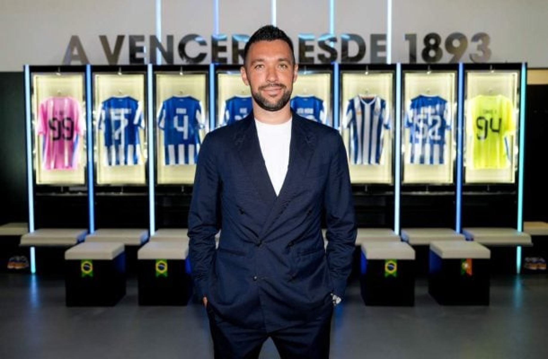 Porto anuncia contratação de jovem técnico após decepcionar no Mundial