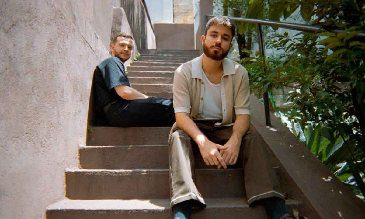 Rodrigo e Caio são formados em Direito, mas foram atraídos pela música, que virou prioridade na vida de ambos há cerca de um ano e meio

 -  (crédito: Lucca Mezzacapa/Divulgação)