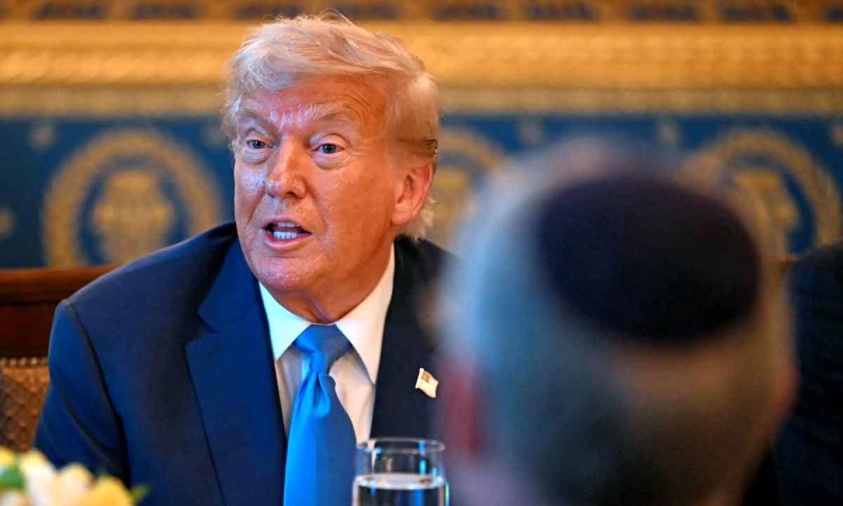 O comentário de Trump é resultado do trabalho de convencimento que vem sendo realizado pelo deputado federal licenciado Eduardo Bolsonaro (PL-SP). - (crédito: Andrew Caballero-Reynolds/AFP) O comentário de Trump é resultado do trabalho de convencimento que vem sendo realizado pelo deputado federal licenciado Eduardo Bolsonaro (PL-SP). - (crédito: Andrew Caballero-Reynolds/AFP)