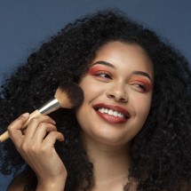 ‘É sobre se ver’: especialista dá dicas para make em pele negra - FreePik