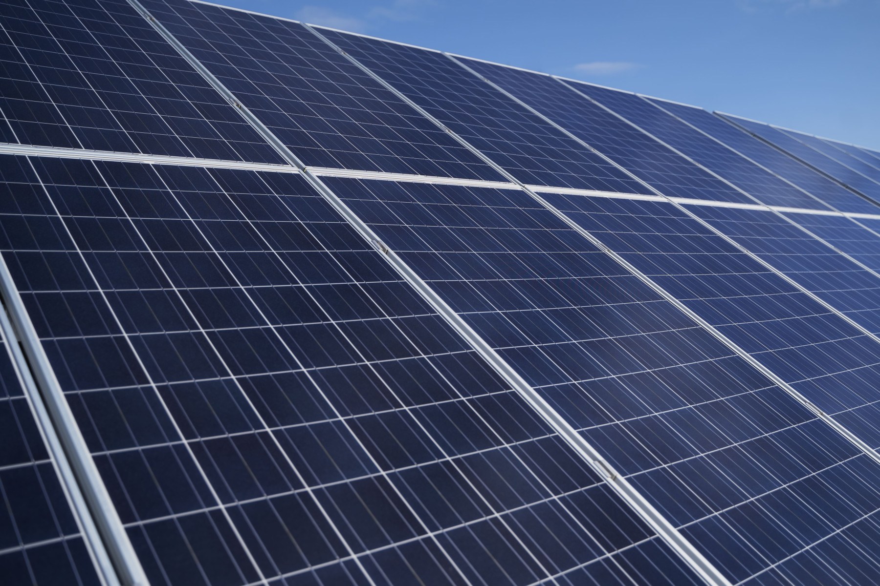 Canadian Solar anuncia expansão e nova frente de negócios - DINO