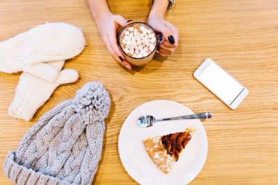 Mesmo com a tentação de alimentos mais gordurosos no frio, continua sendo fundamental manter uma dieta balanceada  -  (crédito: lookstudio/FreePik)
