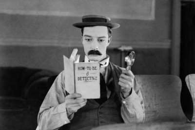 Em 1924, Buster Keaton explorou a figura mítica do detetive no filme mudo 'Sherlock Jr.' -  (crédito: Reprodução)