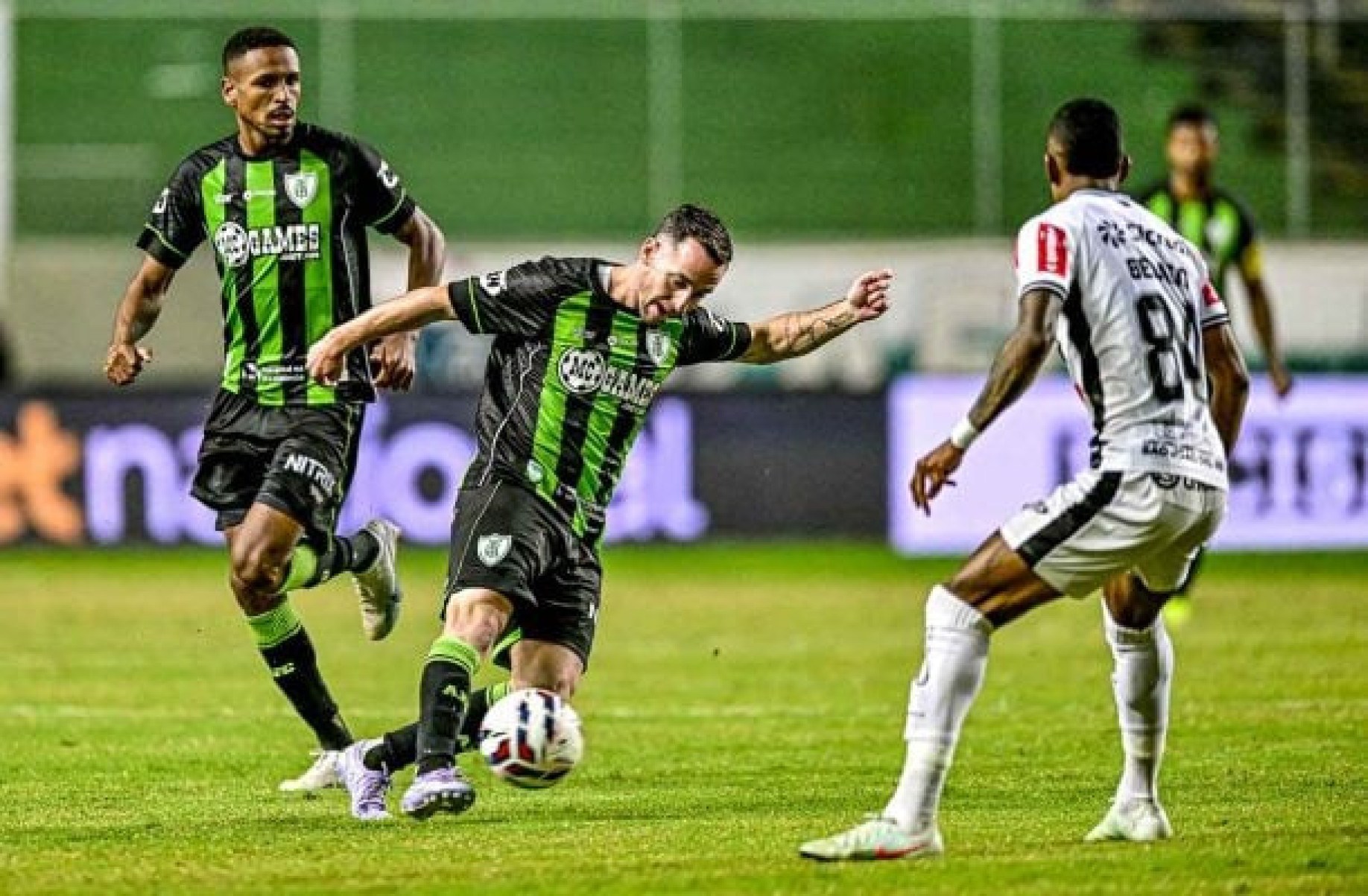 Athletic vence América-MG e deixa lanterna da Série B
