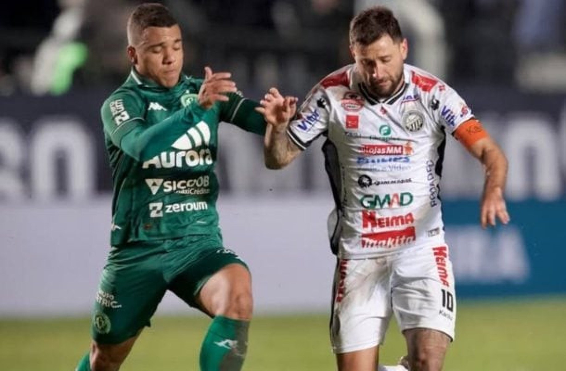 Chapecoense vira no fim diante do Operário e sobe na tabela da Série B