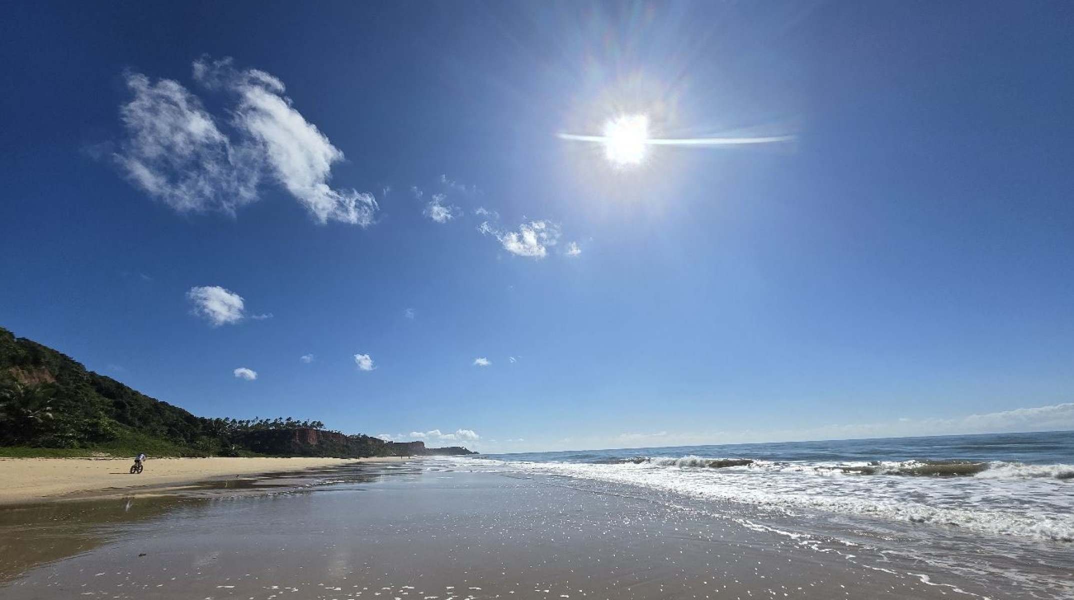 Praia do Taípe, em Arraial d’Ajuda, fica praticamente deserta na baixa temporada
-  Carlos Altman/EM