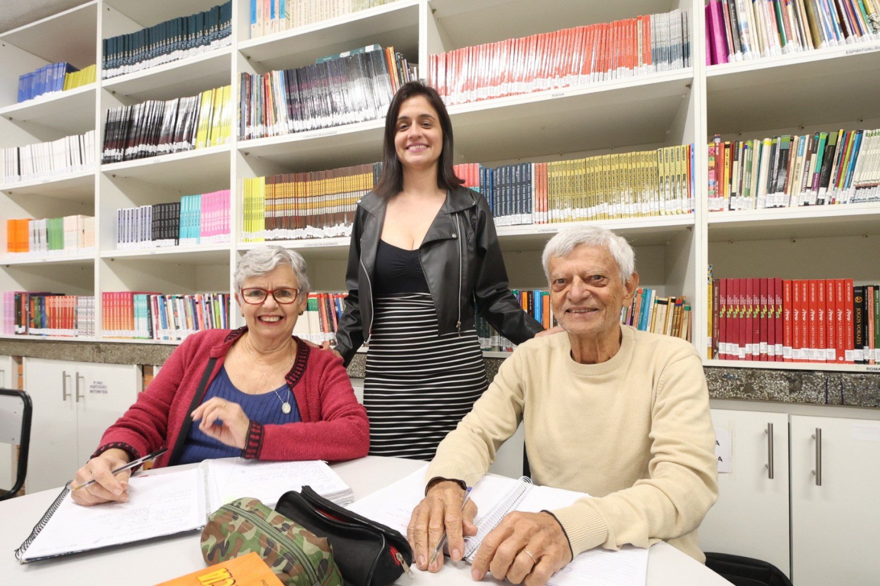 A comunidade escolar teve uma abordagem carinhosa e acolhedora com e casal. Na foto, a diretora Daniele Moreira