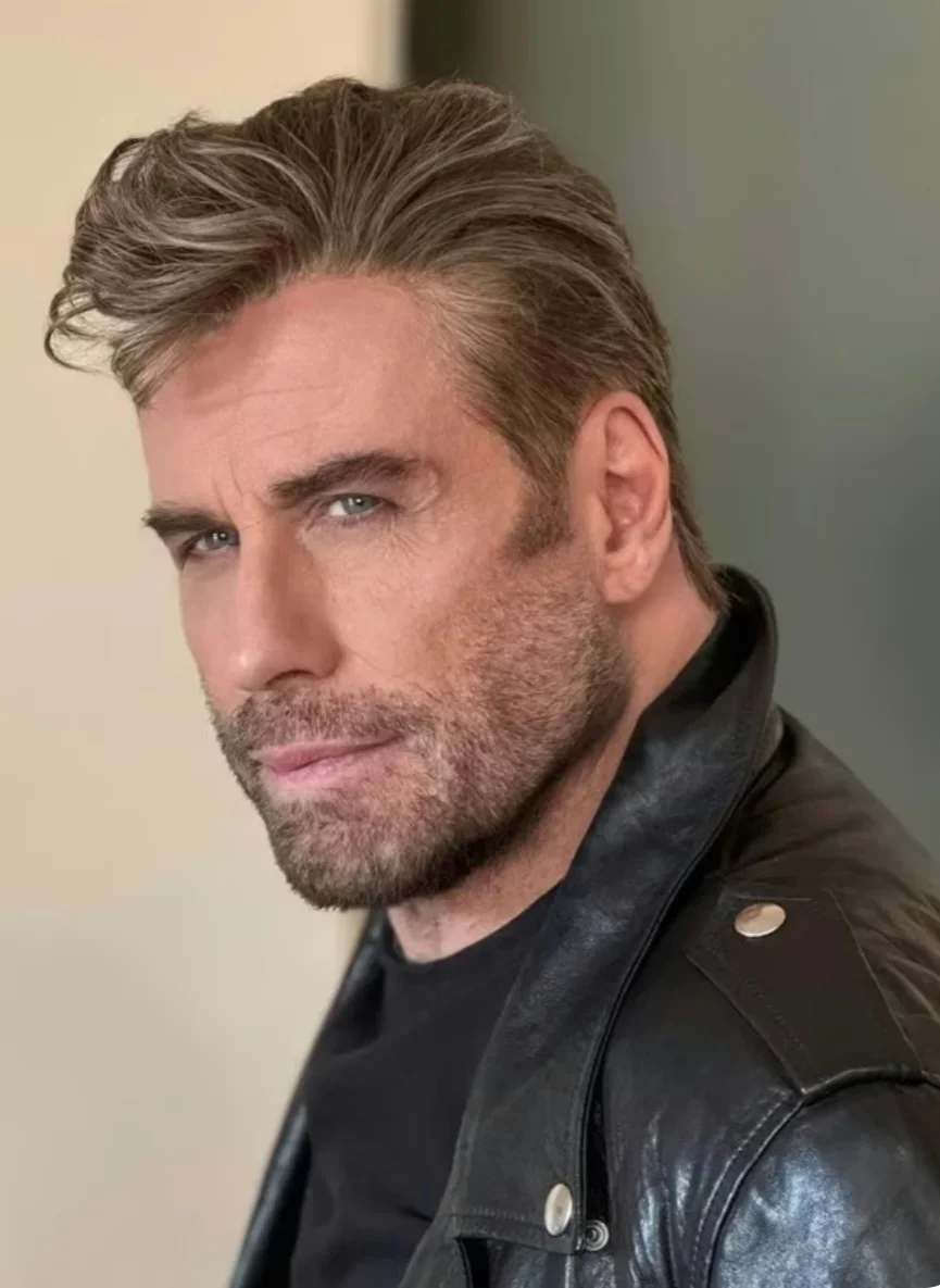 John Travolta revive personagem icônico de "Grease" e surpreende em evento - Reprodução Instagram 