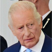 Rei Charles III aparece com olho vermelho em encontro com Macron - Getty Images / reprodução