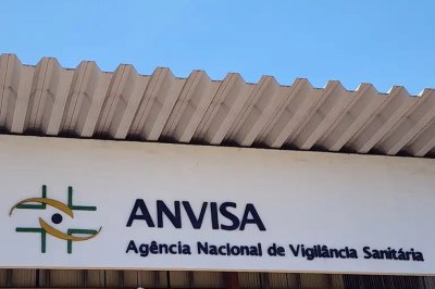 Em todos os produtos apreendidos pela Anvisa - azeite, champions e polpa de fruta-, foram encontrados matérias e material estranhos -  (crédito:  Rafa Neddermeyer/Agência Brasil)