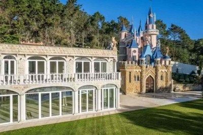 Mansão com réplica de castelo da Disney passou anos abandonado -  (crédito:  nit.pt/Reprodução)