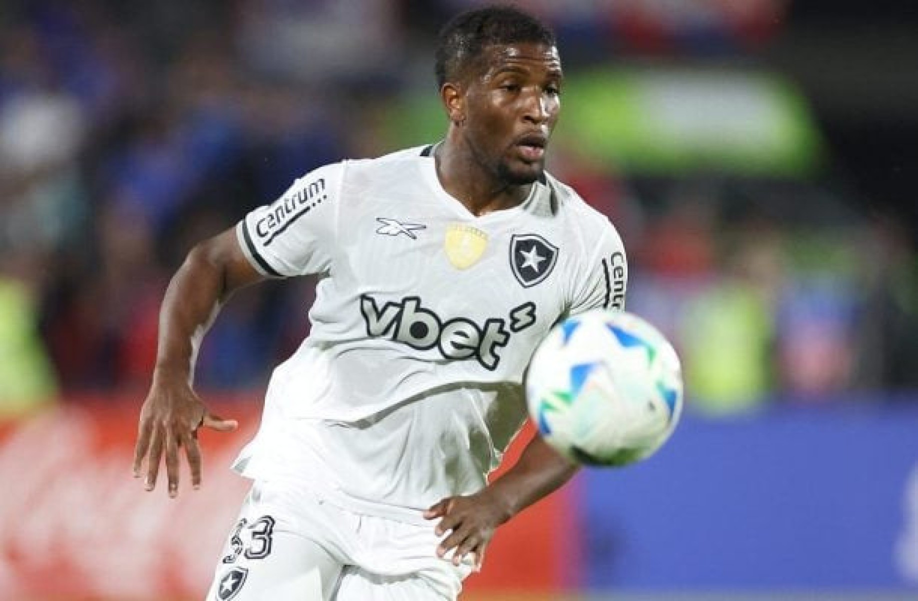 Botafogo encaminha empréstimo de Elias Manoel a clube português