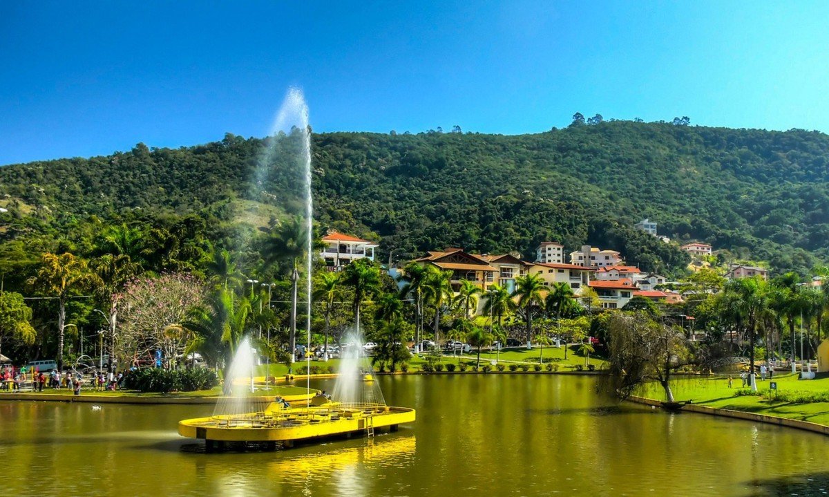 &Aacute;guas de Lind&oacute;ia (SP) 