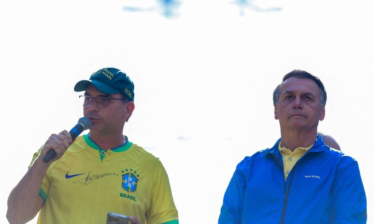 O senador Fl&aacute;vio Bolsonaro responsabilizou o presidente Lula pelas taxas que os Estados Unidos aplicaram aos produtos provenientes do Brasil -  (crédito: Michel Schincariol/AFP)
