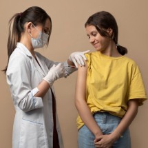 Com a introdução da vacina, os casos diminuíram. Contudo, recentemente, houve uma mudança na via de transmissão -  (crédito: FreePik)