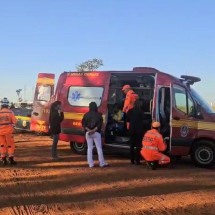 Van escolar capota e deixa crianças feridas em Uberlândia - Divulgação/CBMMG
