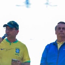 Flávio Bolsonaro afirma que anistia total é 1º passo para fim das taxas - Michel Schincariol/AFP