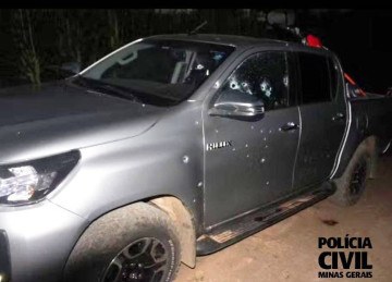 Vítima foi morta por engano enquanto dirigia em uma estrada de terra -  (crédito: Divulgação/PCMG)