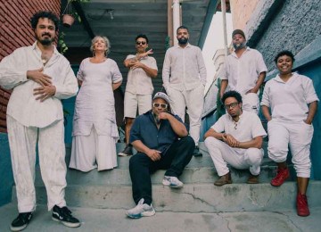 BNegão  (ao centro) e a banda mineira Ponta de Diamante se apresentam hoje à noite no Sesc Palladium -  (crédito: Pri Garcia/divulgação)