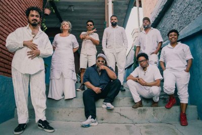 BNegão  (ao centro) e a banda mineira Ponta de Diamante se apresentam hoje à noite no Sesc Palladium -  (crédito: Pri Garcia/divulgação)