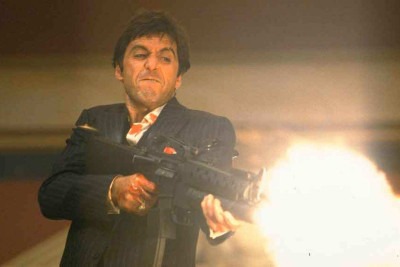 Em "Scarface", Al Pacino é Tony Montana, o imigrante cubano que virou chefão do tráfico -  (crédito: Universal/divulgação)