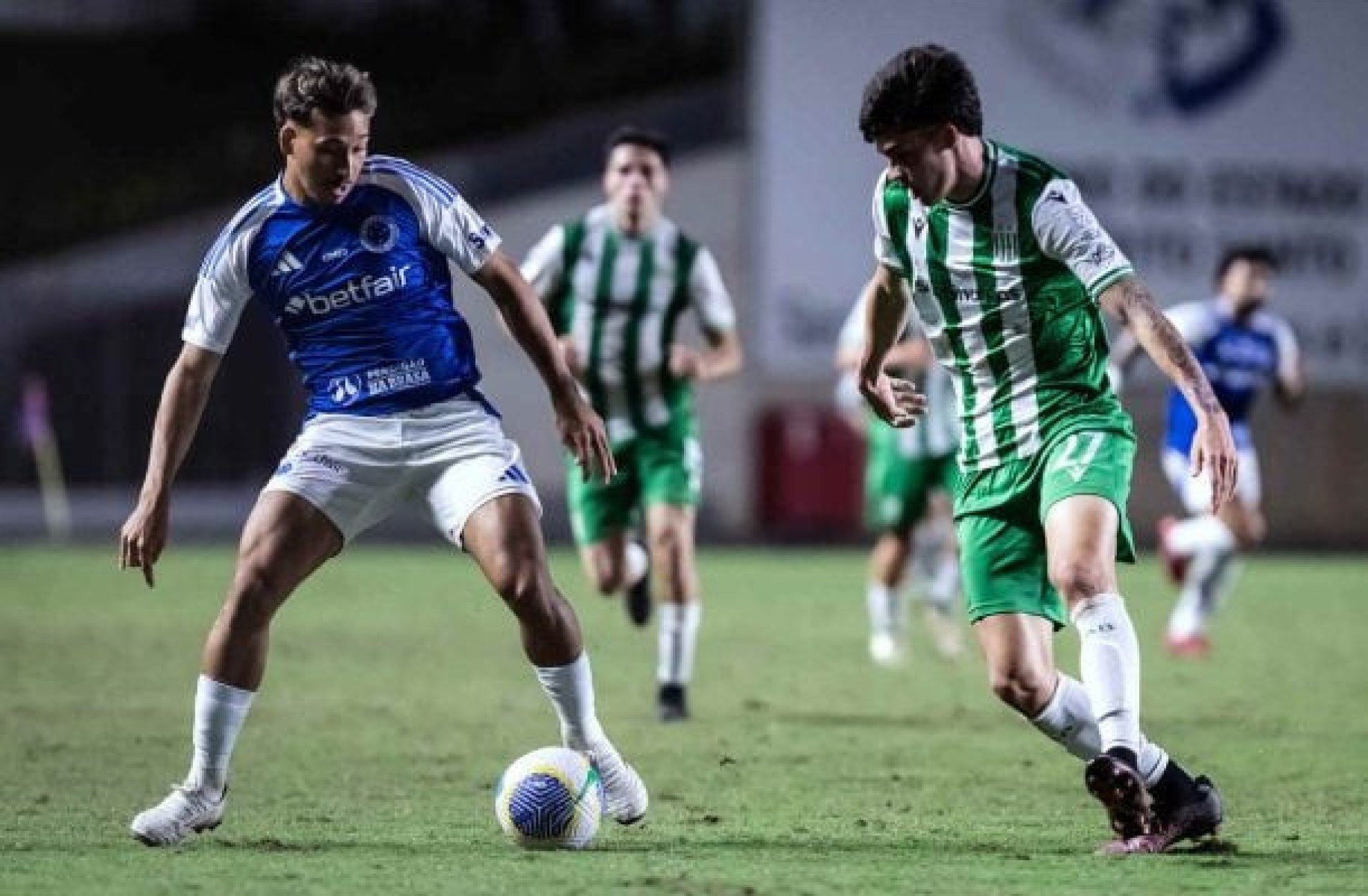 Japa ganha minutos na Vitória Cup e recebe elogios de Jardim no Cruzeiro