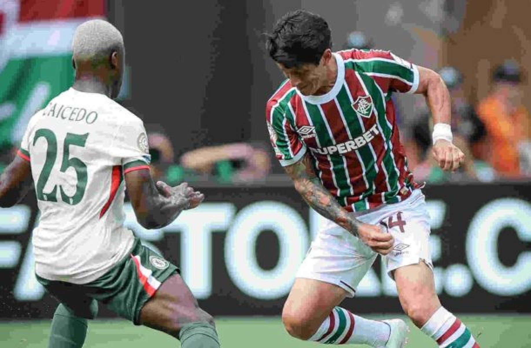 Jornal ressalta que pênalti não marcado freou reação do Fluminense: ‘Péssima decisão’