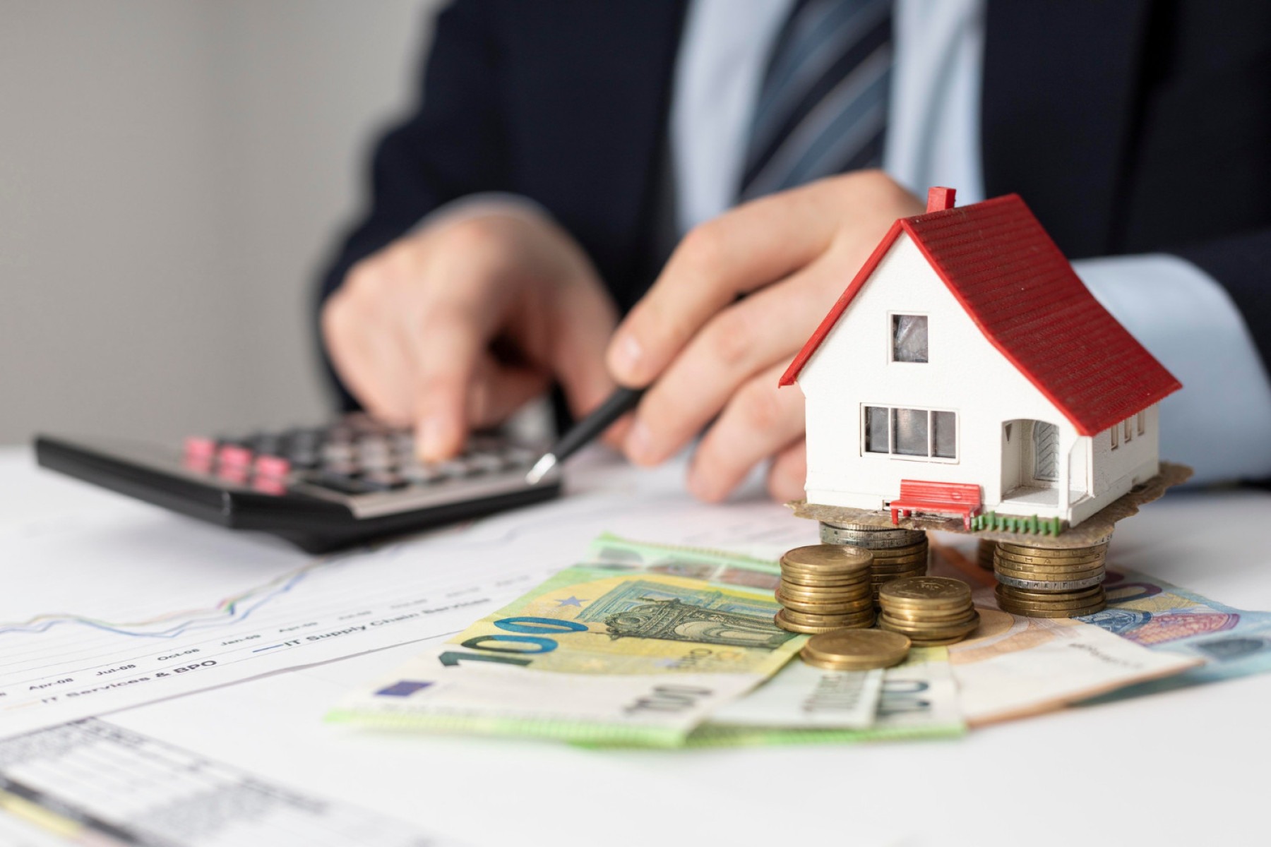 Norma permite economia sobre os 5% do leiloeiro - DINO