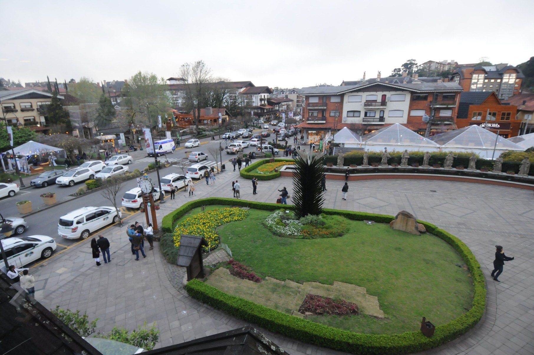 Gramado (RS)
- Juarez Rodrigues/EM/D.A Press. Brasil. Gramado - RS. Preview da 34 edicao do Natal Luz de Gramado e diversas novidades do turismo gramadense. Os jornalistas foram convidados pela Secretaria de Turismo e pelo Natal Luz de Gramado para participarem do evento.